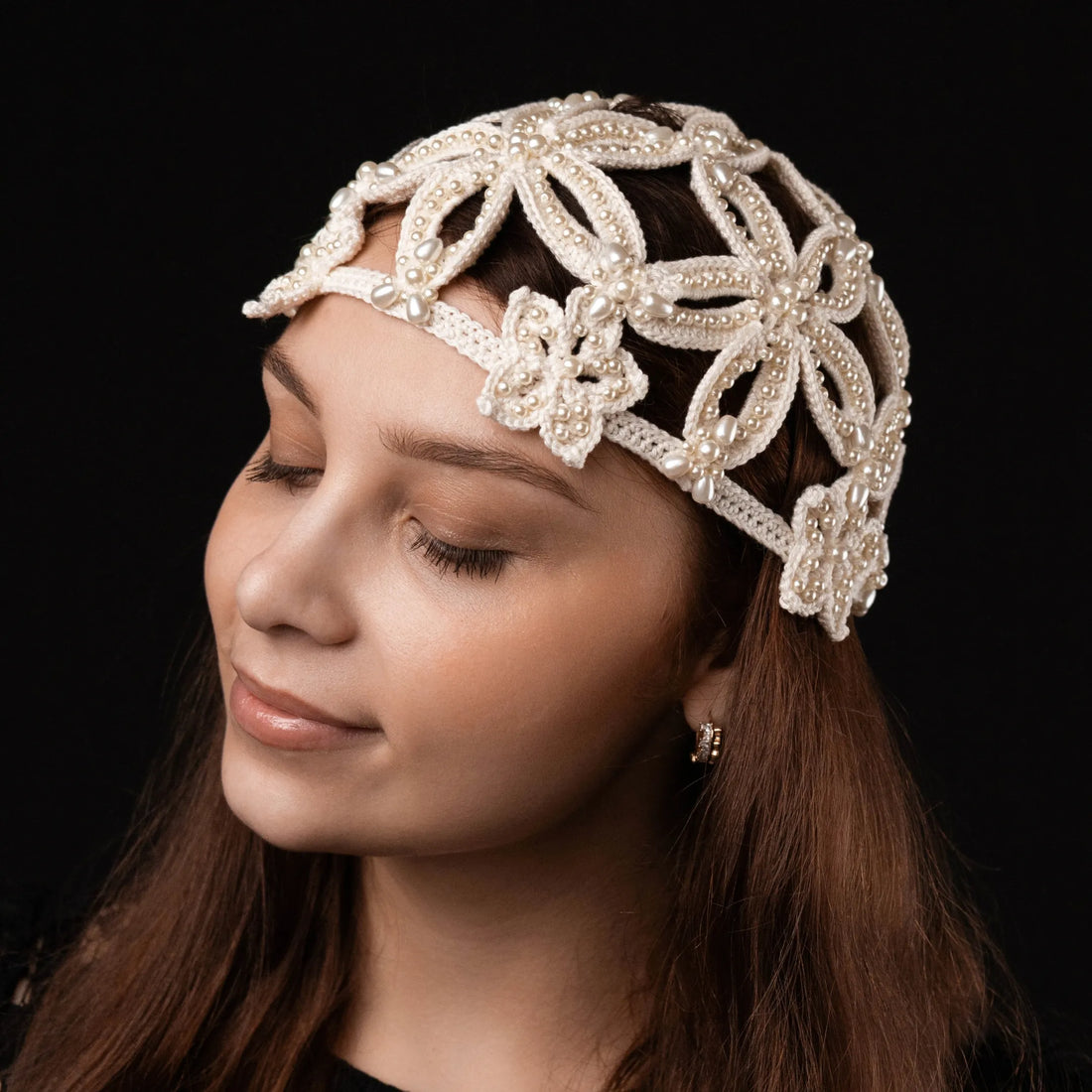 Flower beanie Joyce with pearls ivory