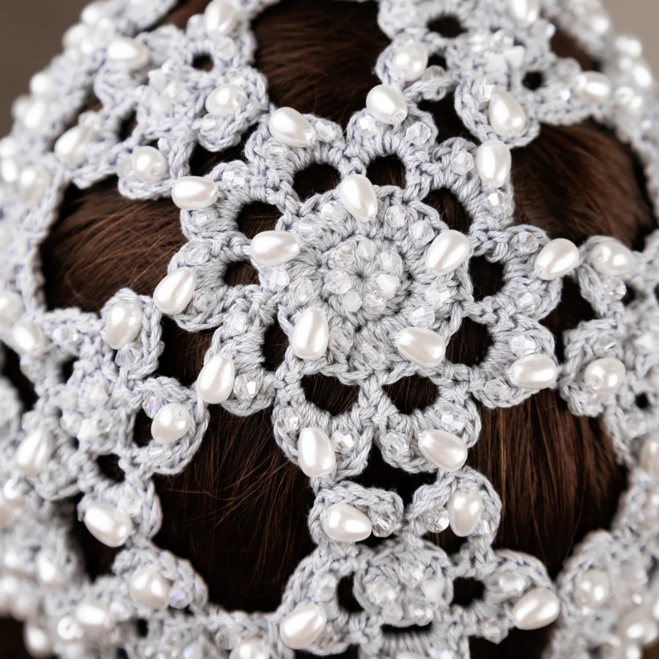 Flower beanie Amanda with pearls &amp; light gray