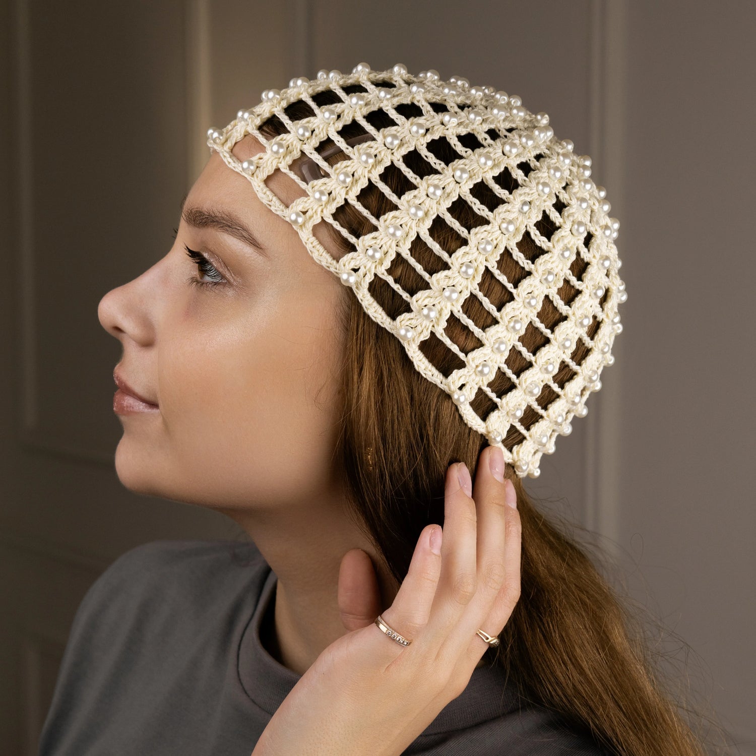 Mesh beanie Audrey with pearls butter yellow