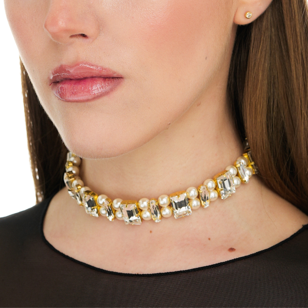 Necklace with rhinestones-rectangles in white